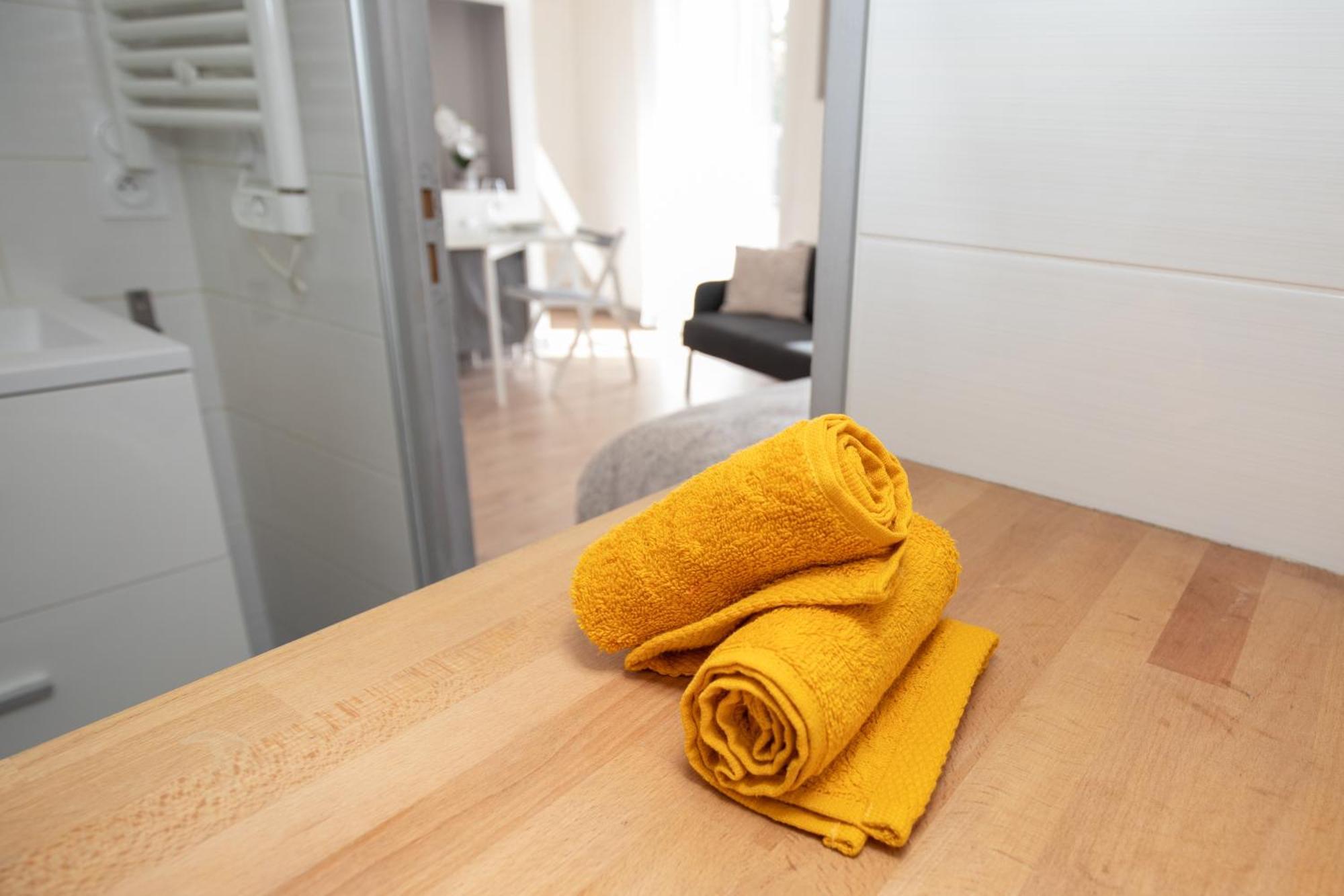 Le Partage Des Eaux - 4 Couchages - Hypercentre - Clim - Wifi Apartment L'Isle-sur-la-Sorgue Ngoại thất bức ảnh